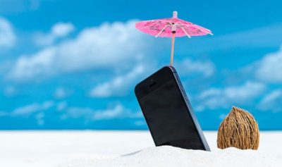 смартфон на солнце